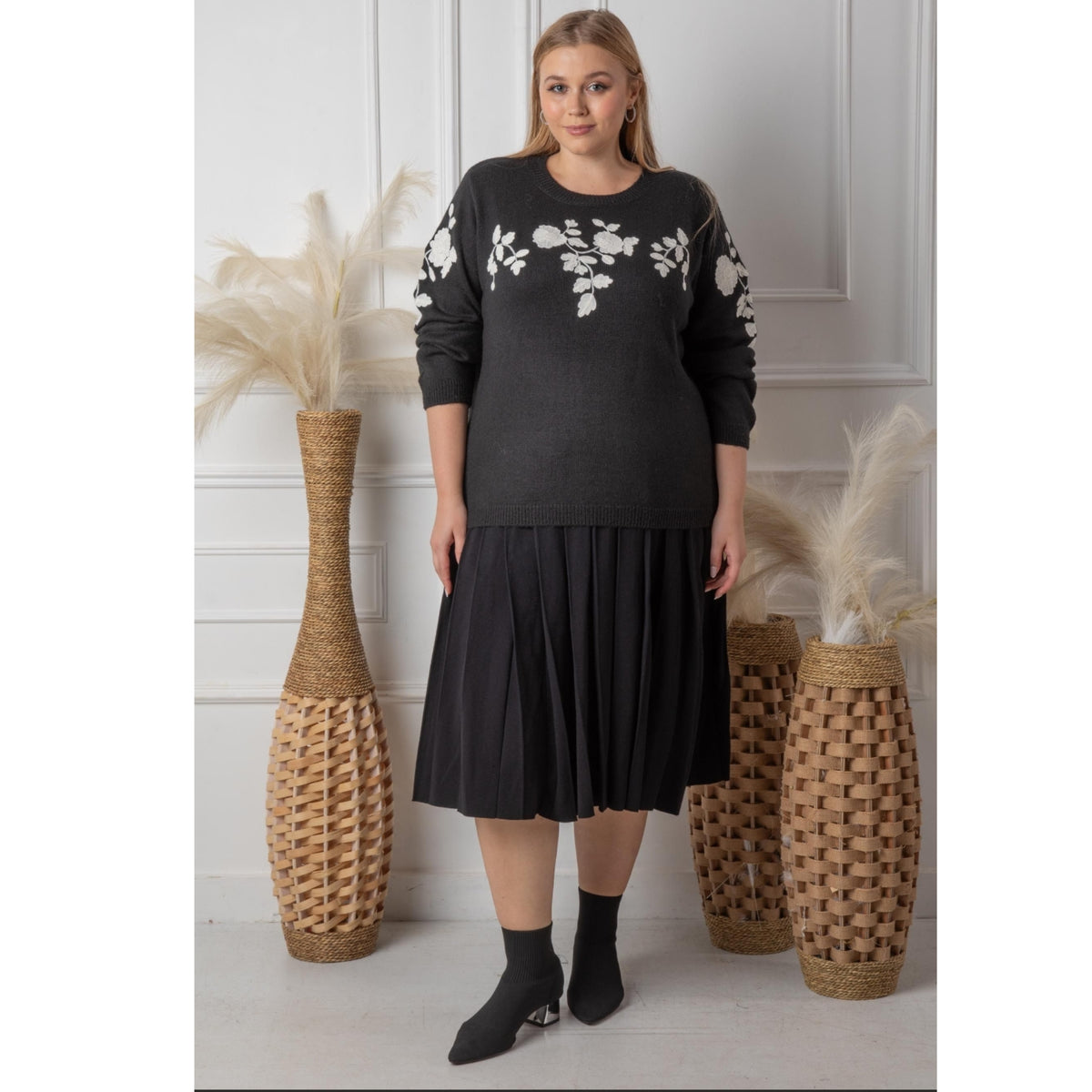 Elara Sweater Black/Ivory Floral