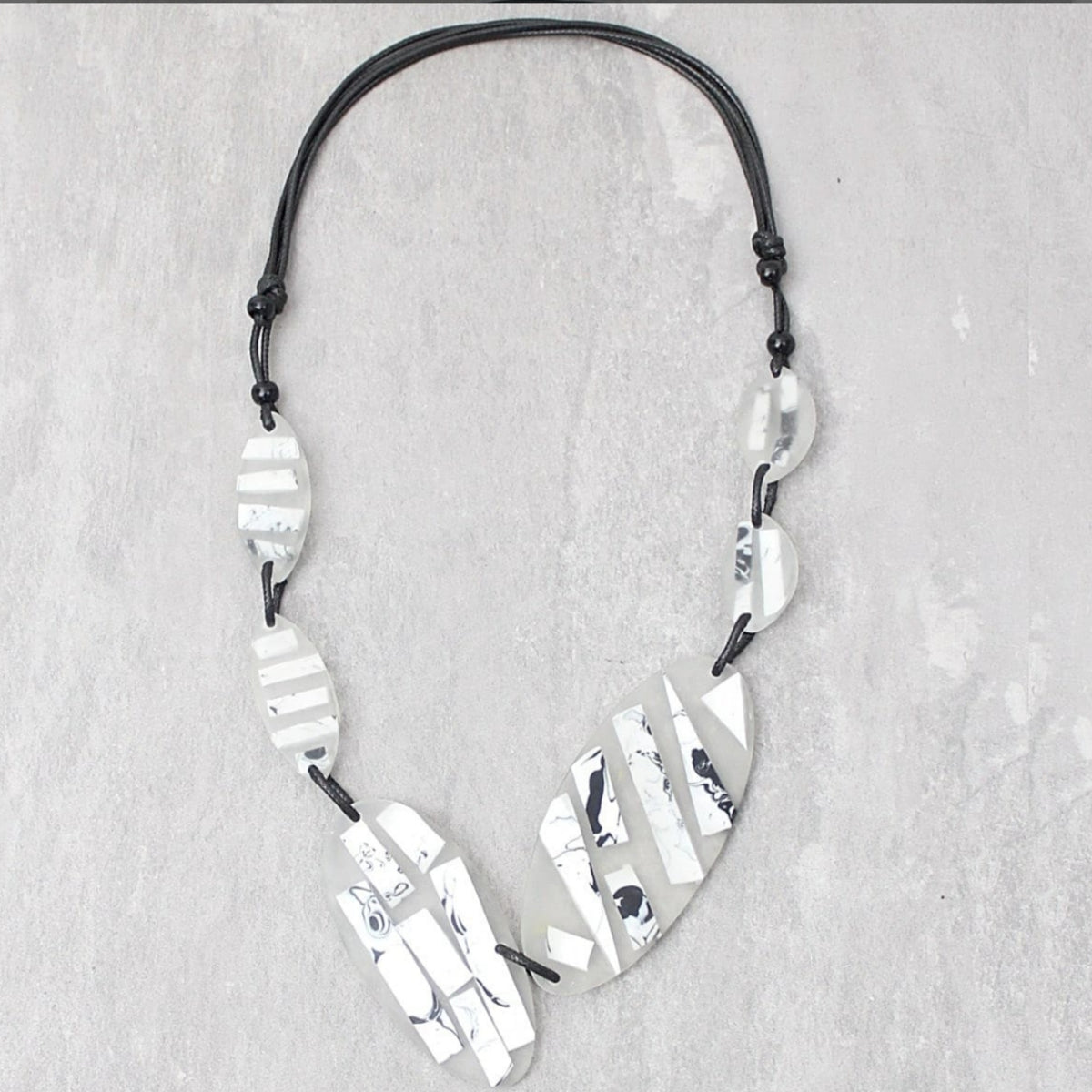 White Frosted Wren Necklace: Sylca