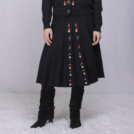 Knit Pleated Skirt Embroidered Flowers