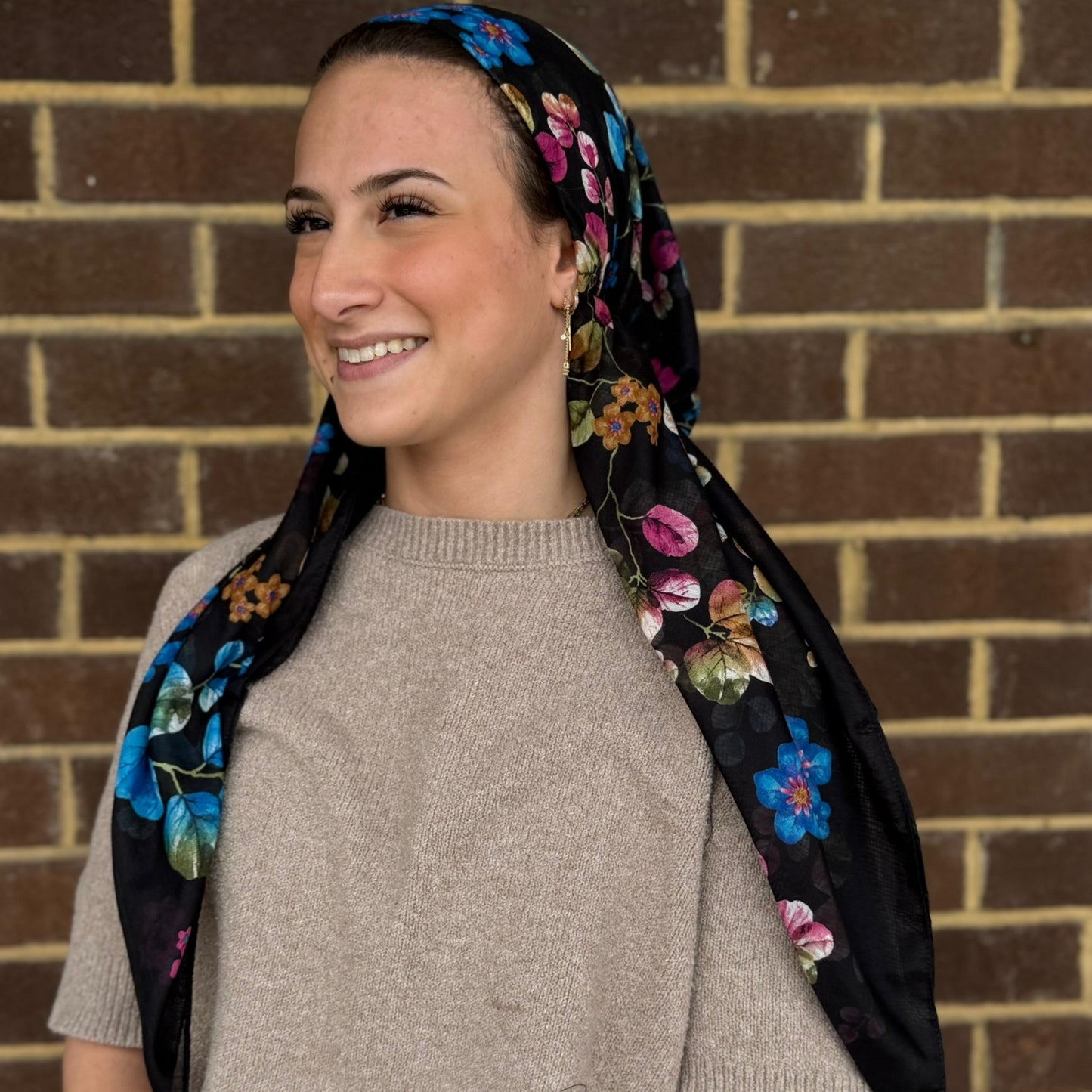 Elegant Flowers Pre-Tied Scarf Atifa