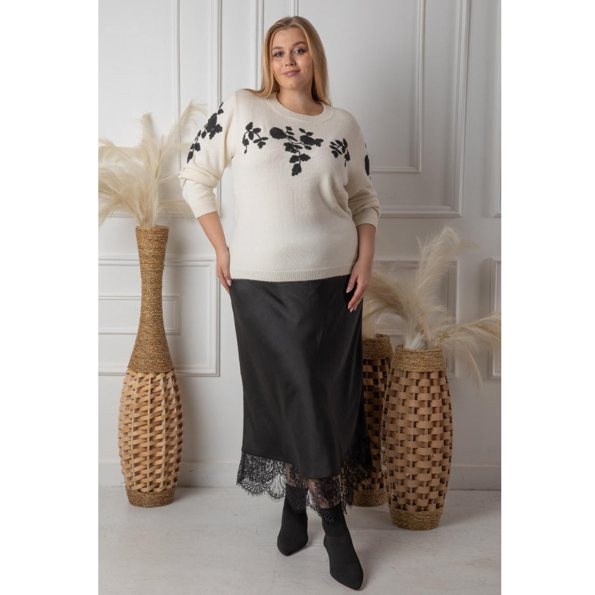 Venice Skirt Black Lace