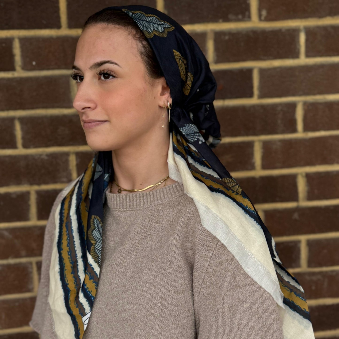 Leaf Border Pre-Tied Scarf Atifa