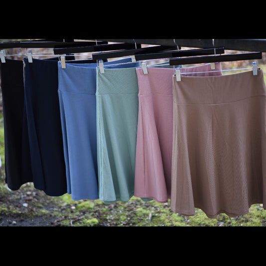Ribbed Skye Skirt: Charcoal - The Mimi Boutique