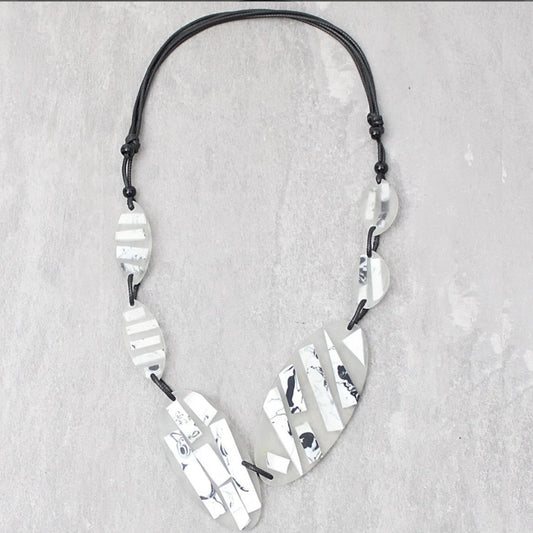 White Frosted Wren Necklace: Sylca